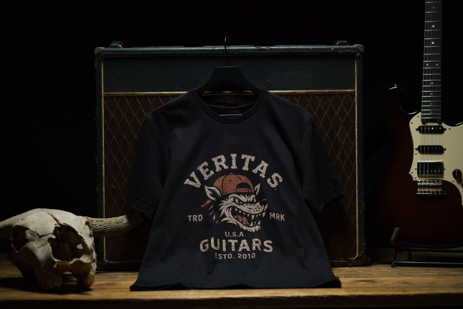 veritas-wolf-black