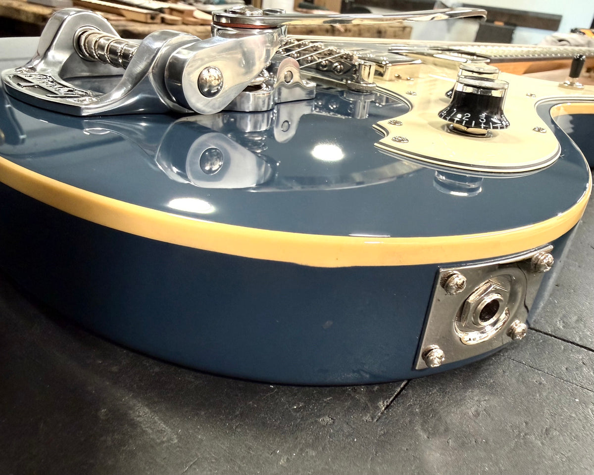 Close-up of uneven cream binding on B-stock Portlander